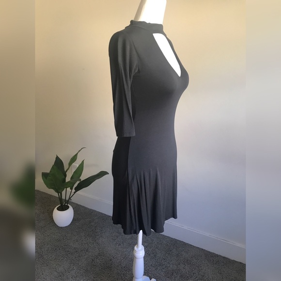 Half Sleeve Keyhole Skater Dress - Picture 2 of 4